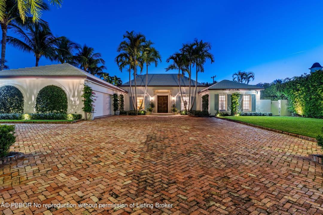 During the extensive 3 year renovation, the Sellers spared no expense and collaborated with one of Palm Beach's finest teams of professionals Fairfax amp ; Sammons Architects, John G.