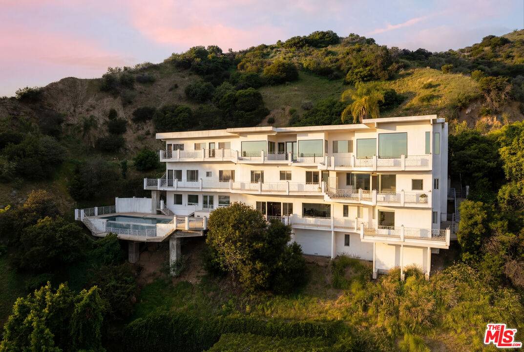 2000 Wattles Dr 8BR Hollywood Hills East La