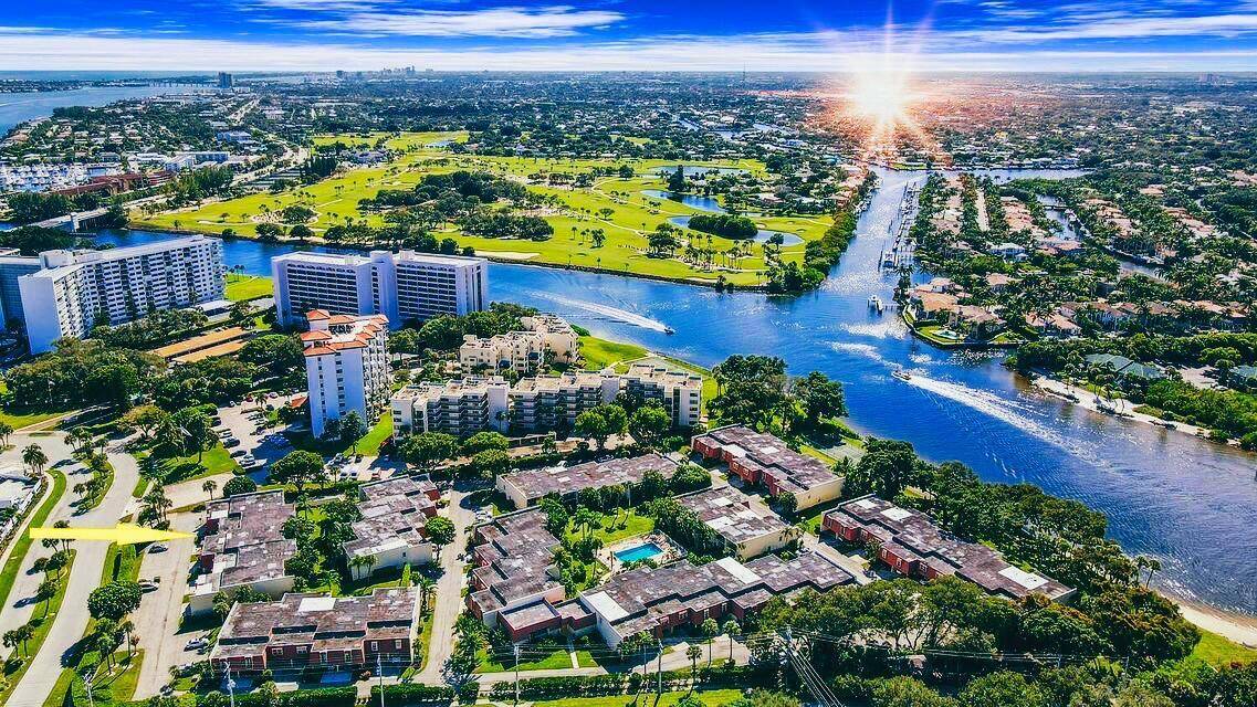 Exquisitely Renovated Condo in waterfront community !