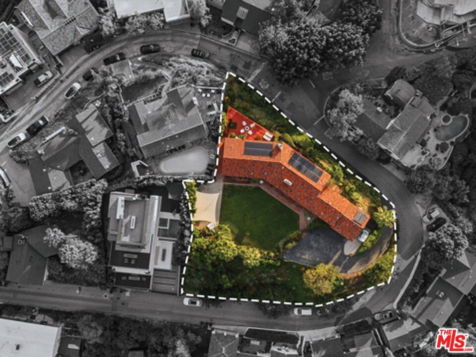 2445   El Contento Dr 3BR Hollywood Hills East La