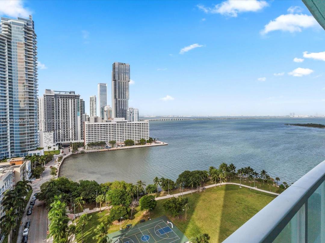 Just reduced ! Quantum on the Bay is in an excellent Edgewater location, directly in front of Margaret Pace Park with unobstructed bay views.