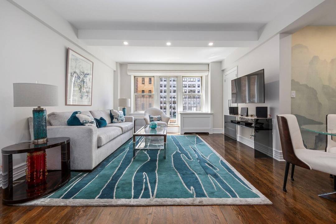 Flooded with light facing south east, this turnkey pre war one bedroom offers nearly 1, 000sf including a south facing terrace spanning the entire apartment with open city views.