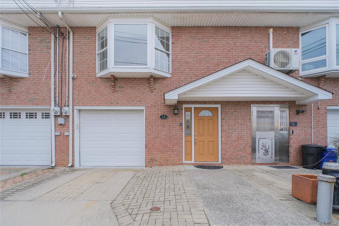 Gorgeous 20ft wide, 3 bedrooms, 3 baths, 1 family semi home possible 4th bedroom and a garage and a private back yard.