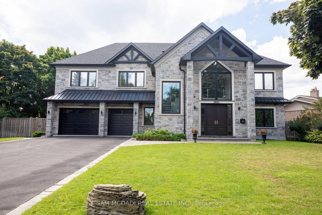 Opportunity knocks to move into this luxury rental located in one of Mississauga's multi million dollar neighbourhoods !