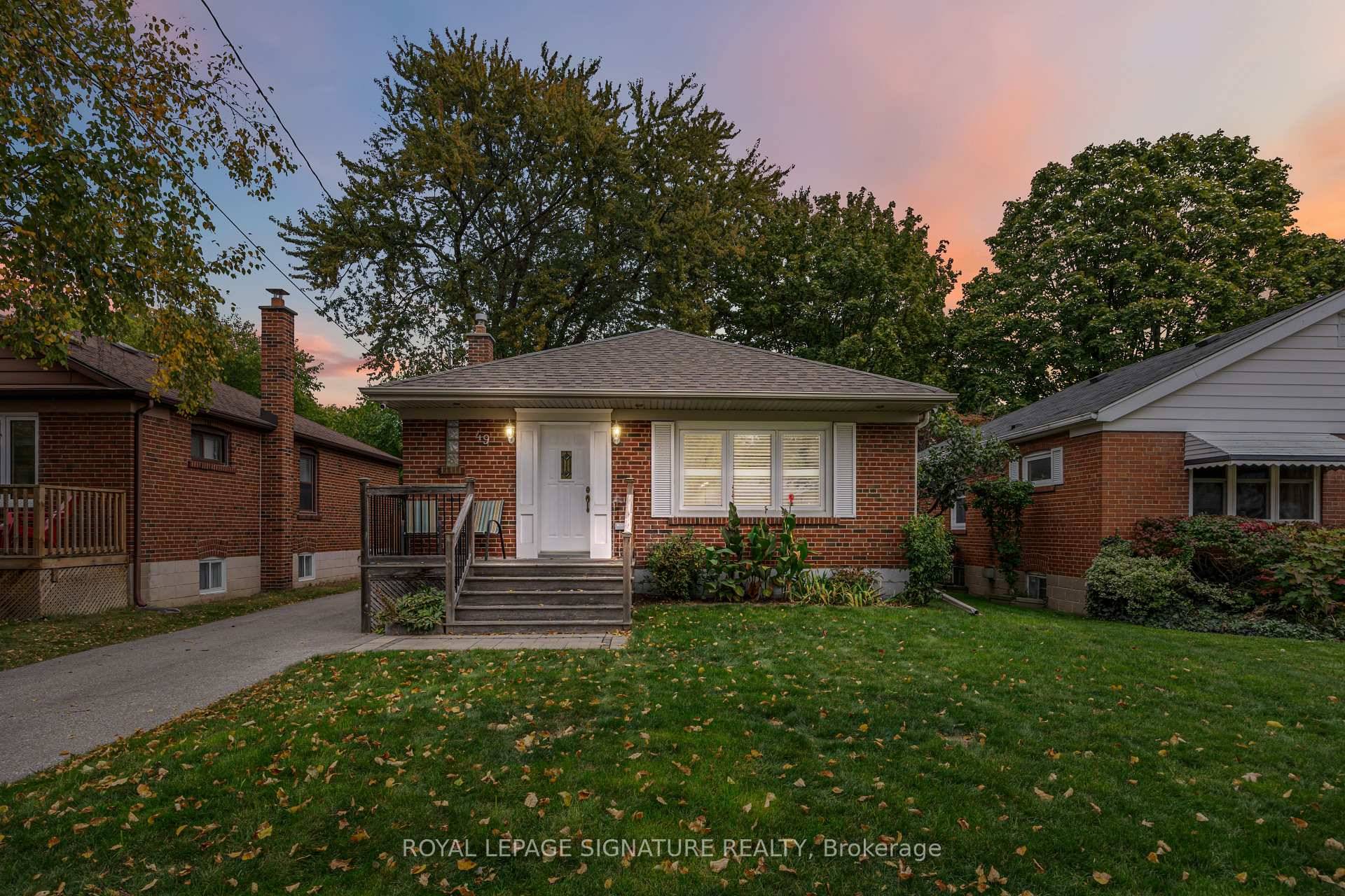 Say hello to 49 Westhead Rd a beautifully refreshed 3 2 bedroom gem in the heart of West Alderwood, where charm, comfort and style come together.