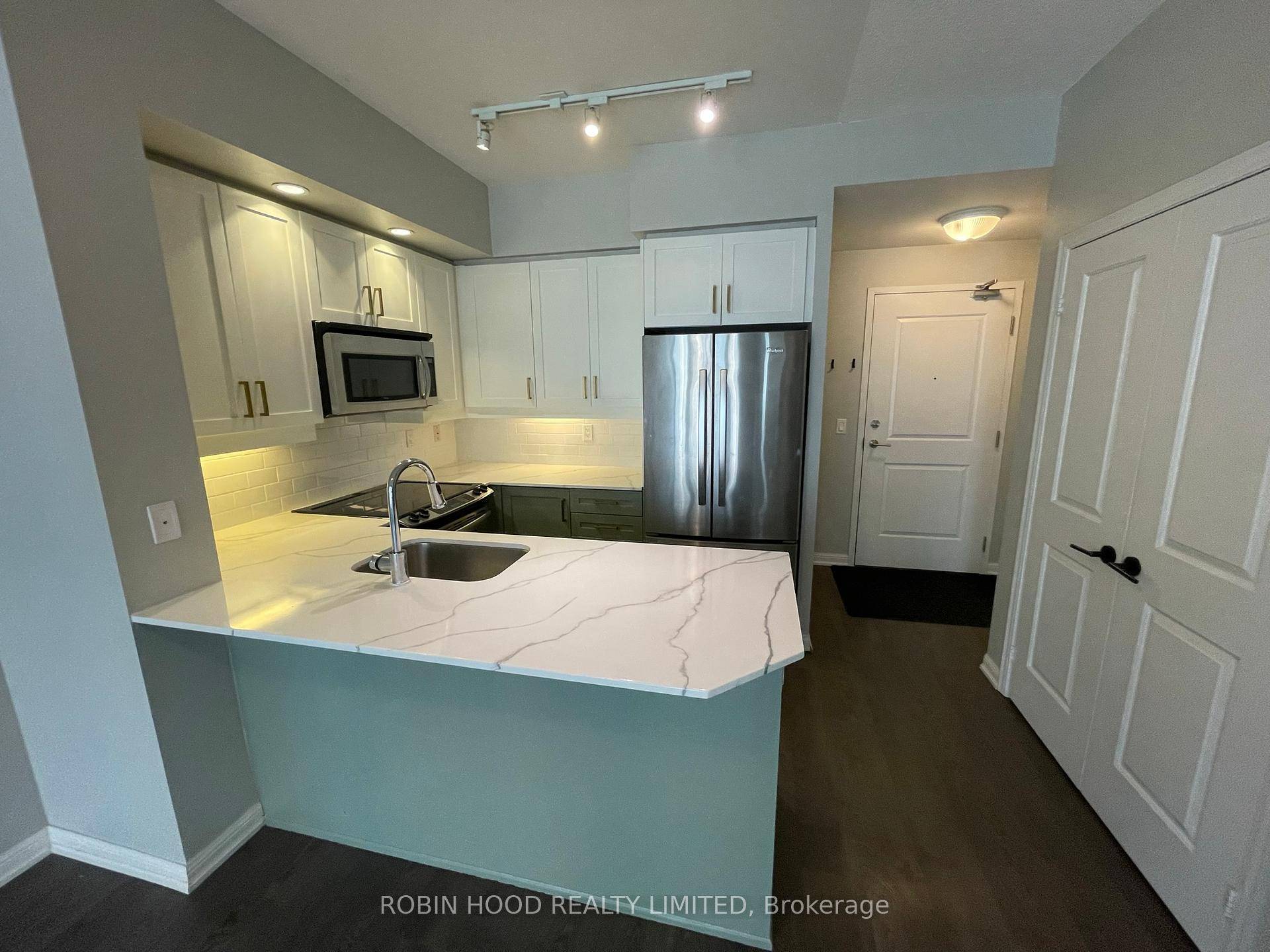 Fabulous 1 Den Unit at the heart Of Liberty Village.