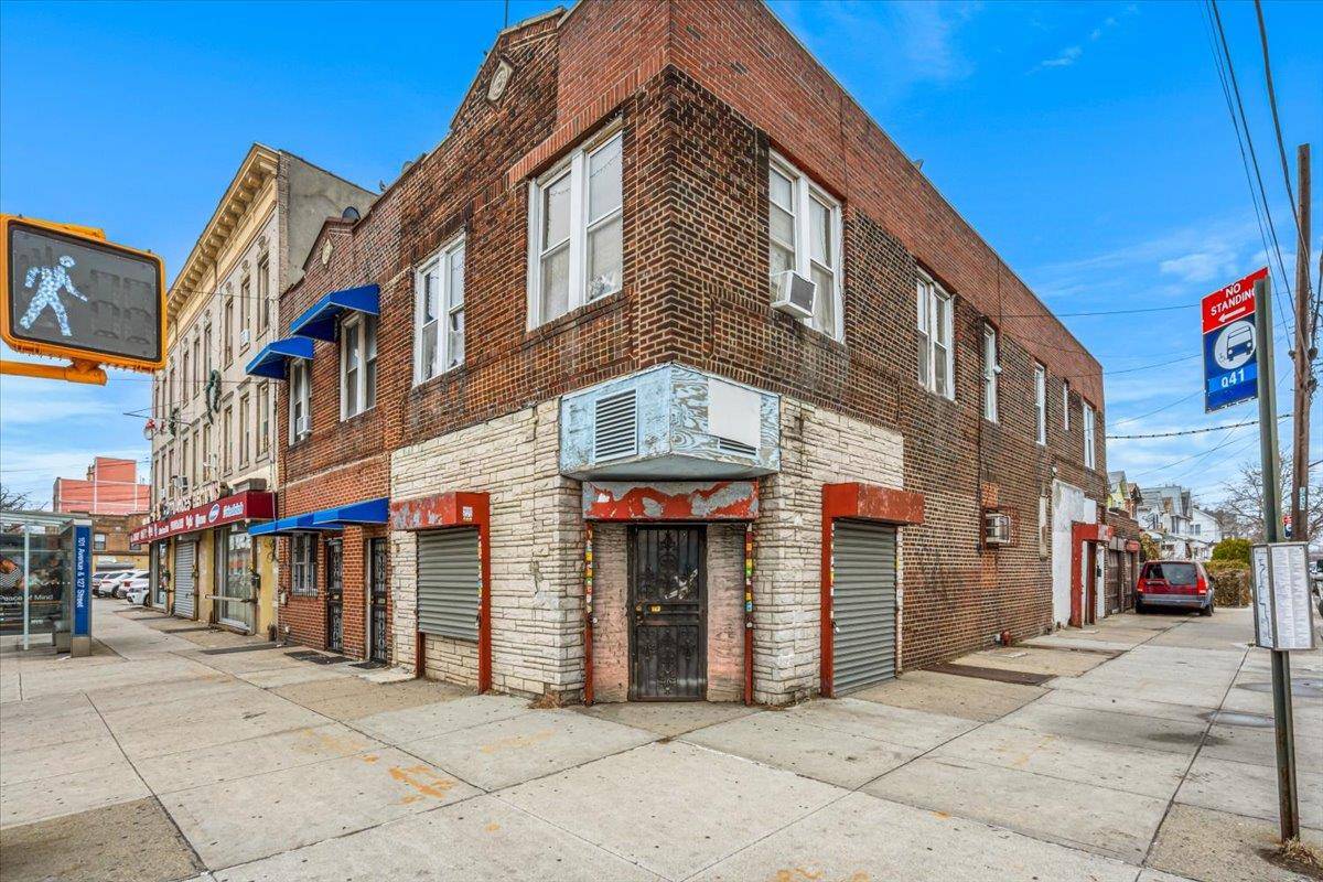 Introducing a versatile, mixed use commercial space on the market, located on a 20'x93.