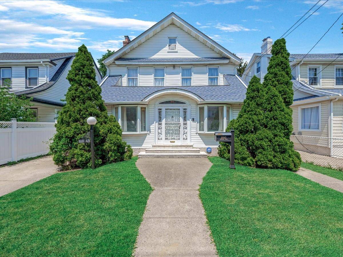 Welcome to this stunning 3 bed, 3 bath home in Saint Albans !
