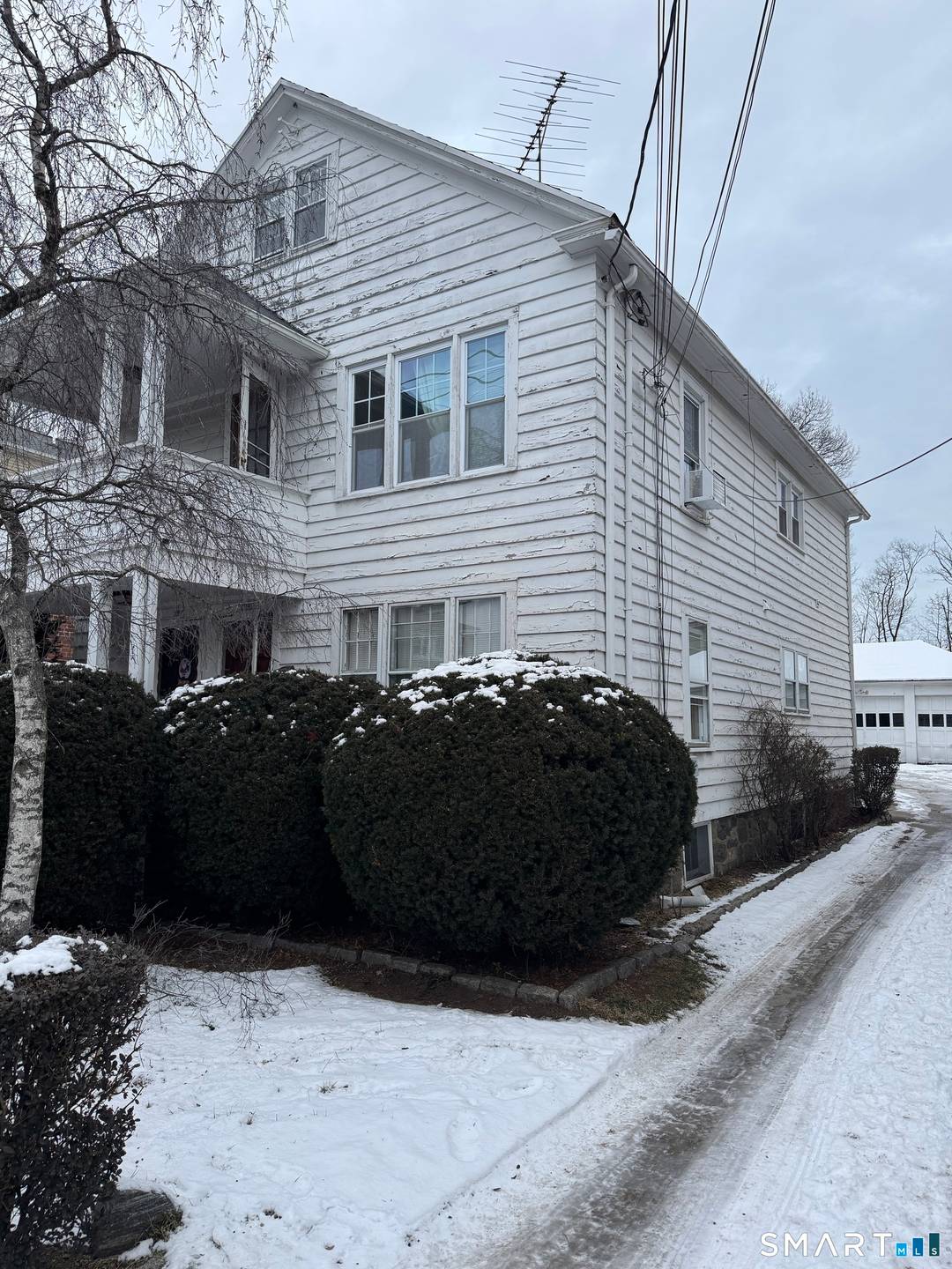 Great investment opportunity at 2100 2102 East Main Street, Bridgeport !