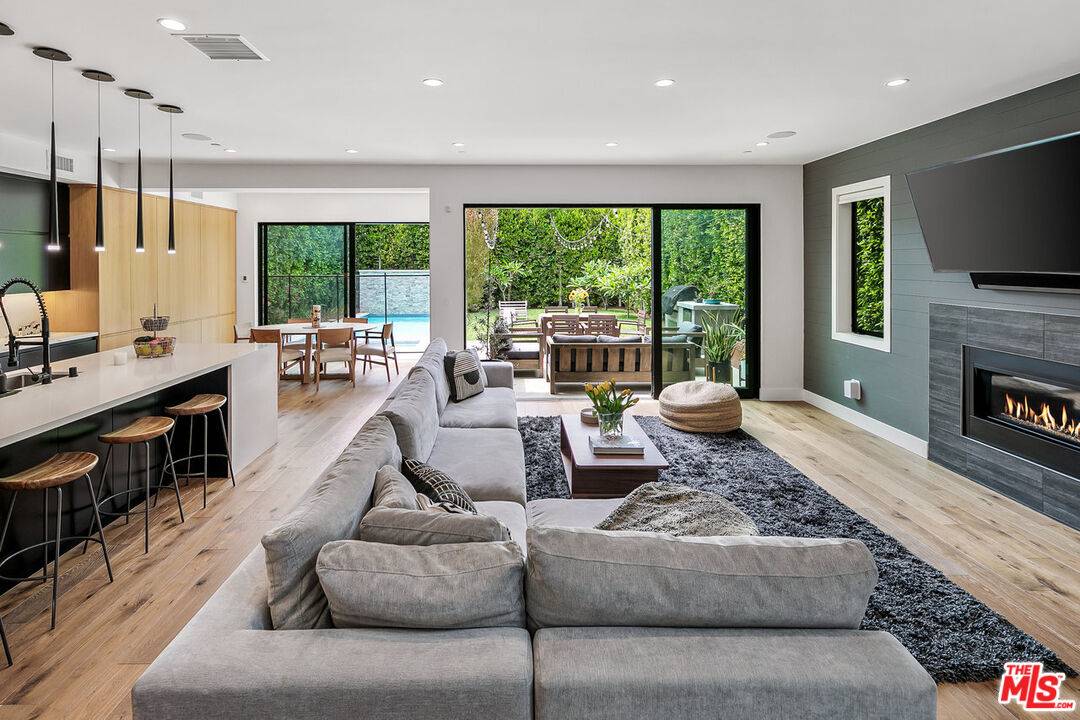 1037   Palms Blvd 5BR Marina Del Rey La