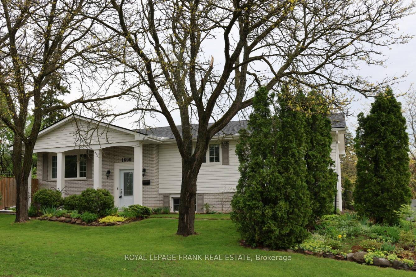 Great west end bungalow on a quiet cul de sac close to Jackson Park Trans Canada Trail and walking distance to PRHC as well as some of the city's best ...