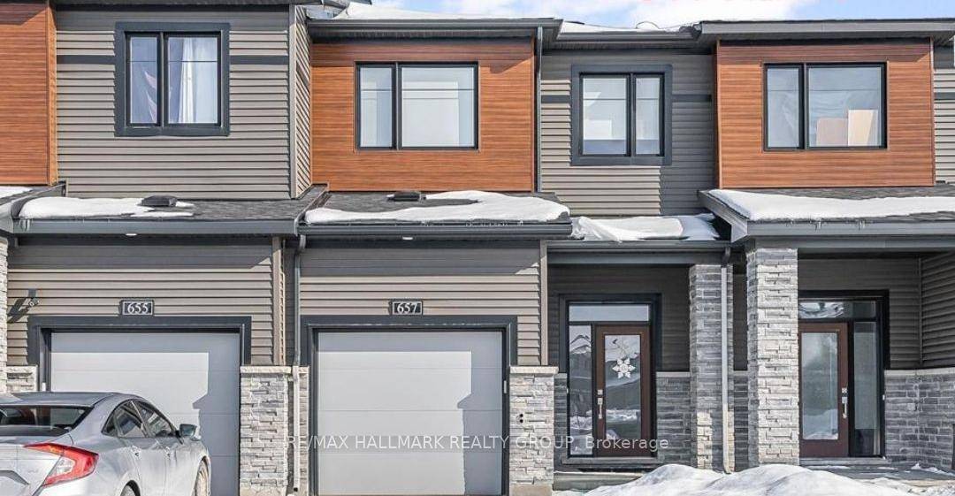 2 Storey, 3 Bed 4 Bath Townhome in Barrhaven's Harmony CommunityThis beautiful Minto Haven model is move in ready and full of modern upgrades !