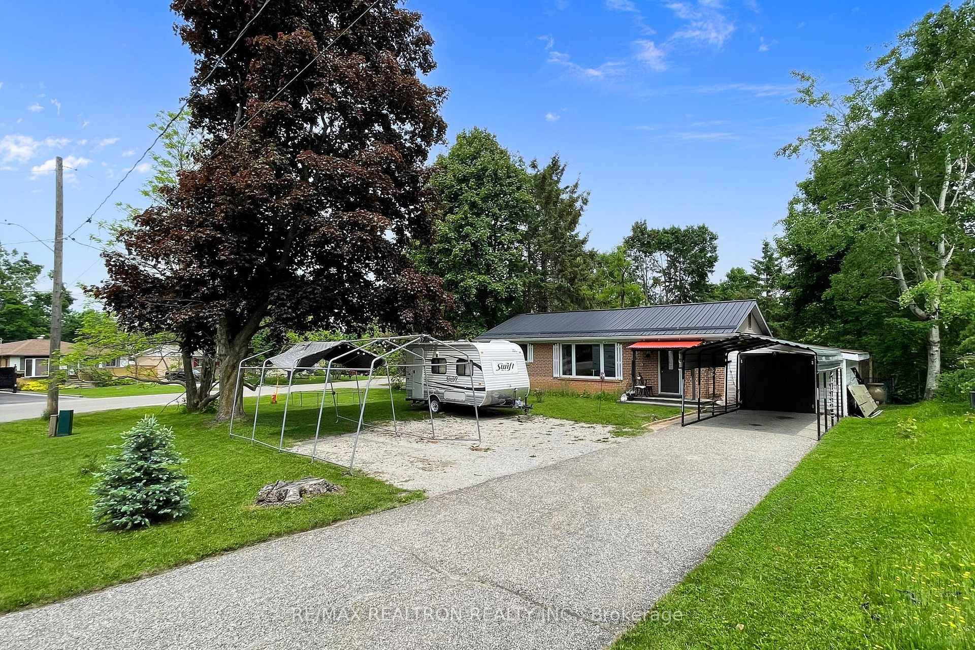 Solid 2 bedroom bungalow located in a quiet family neighborhood Can be easily converted to Three Bedrooms Newly Renovated Modern Kitchen Laminate Floor Throughout Newer Bathroom Bright Living room with ...