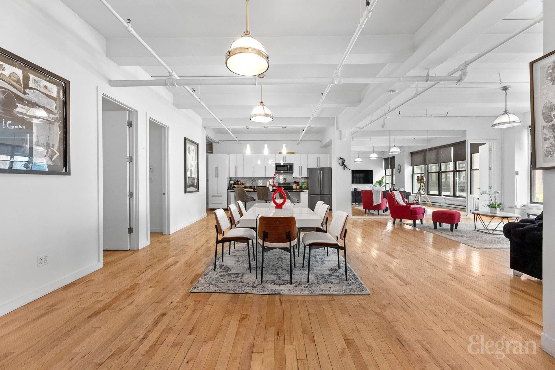 Step into Whitewood, a 2, 900 sqft 3 bedroom 2 bathroom loft located in the heart of Chelsea.