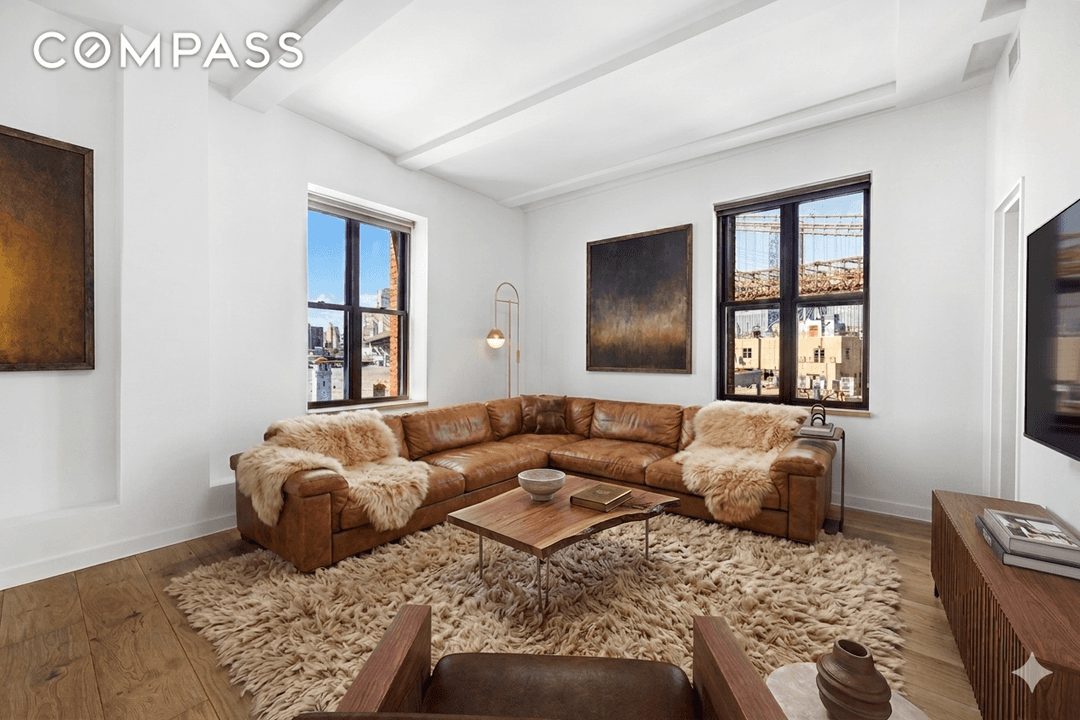 A rare offering at the intersection of Brooklyn Heights and DUMBO, residence 5K at 28 Old Fulton Street is a masterfully reimagined loft whose architectural scale balances an exacting, design ...