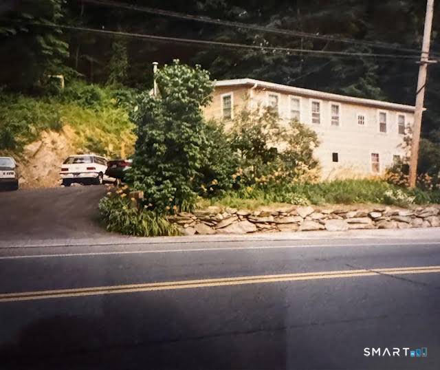 LOCATION OPPORTUNITY VALUE AWAIT in the desirable Wilton, CT !