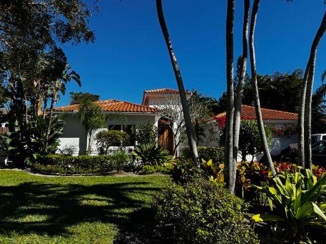 Amazing courtyard home in the exclusive gated community of the CLOISTERS with only 100 homes, near shops, restaurants and exceptional schools.
