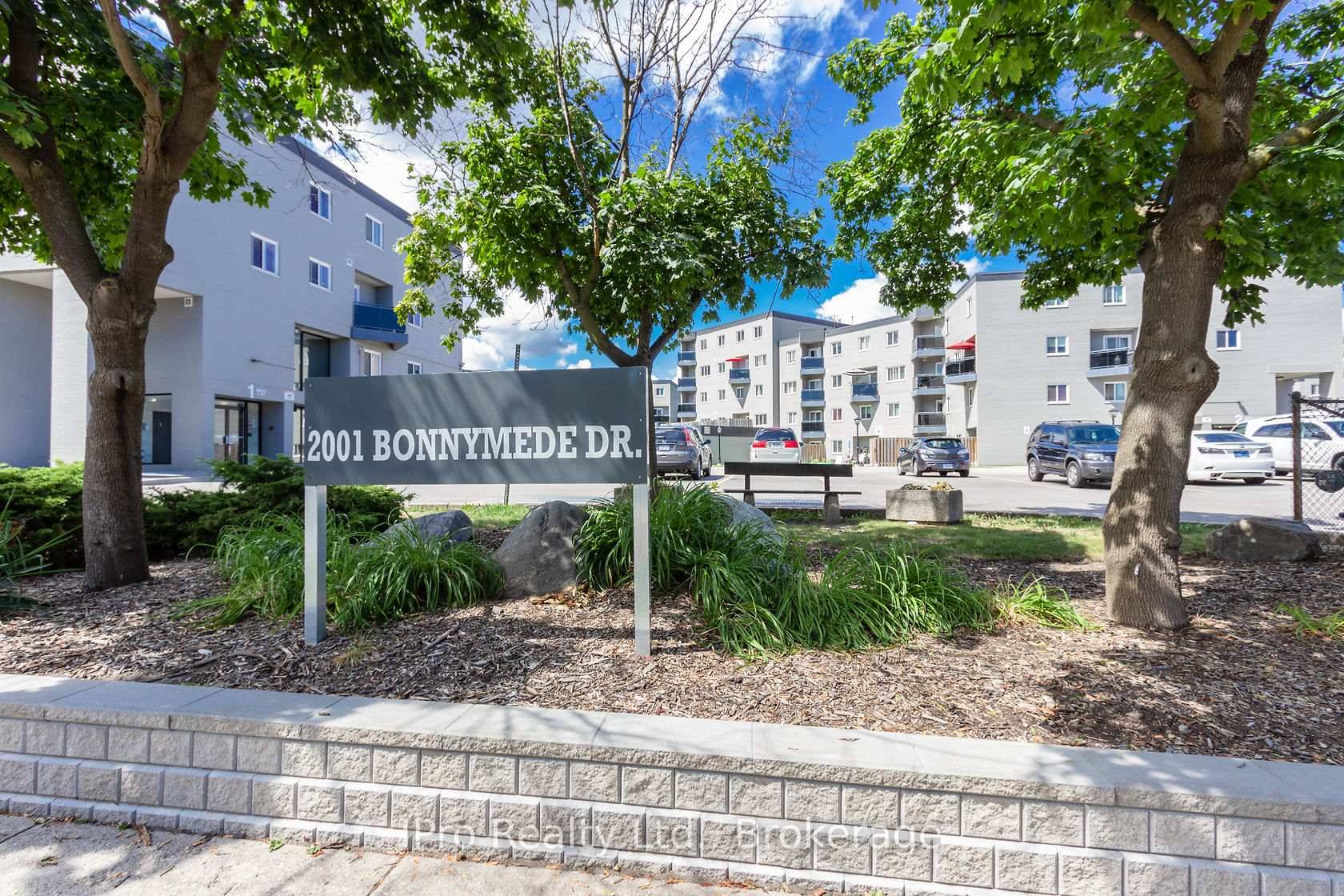 Spacious 2 Storey Condo Townhouse With Two Balconies And Views Onto The Ravine.