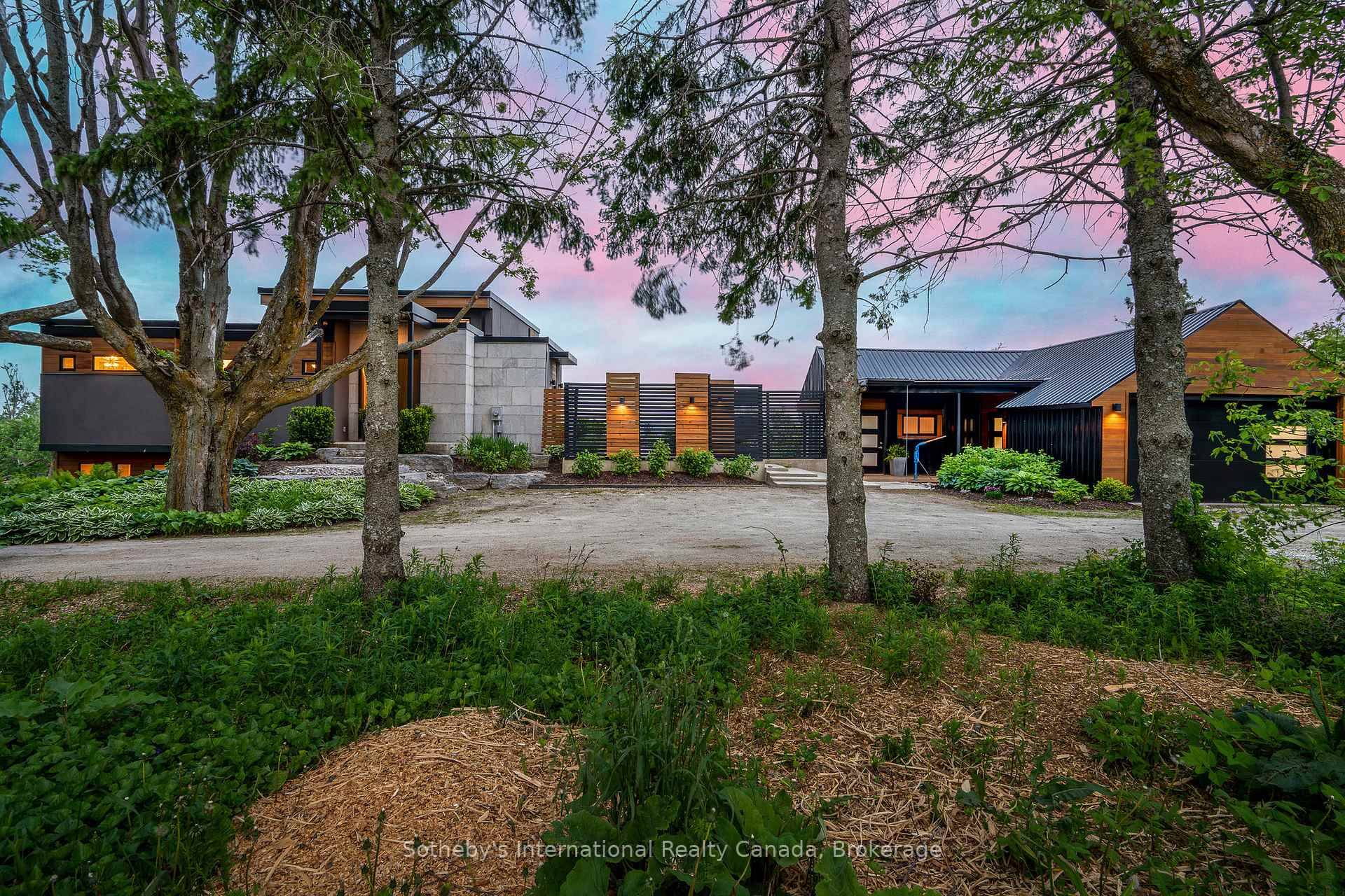 Viewfield an exceptional three bedroom home, where you can experience the most stunning sunrise and sunset views.