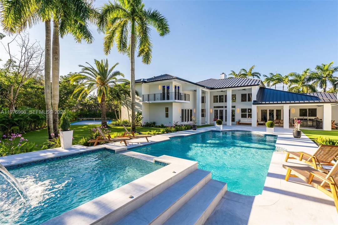 An extraordinary opportunity in Pinecrest, one of South Florida s most prestigious neighborhoods.