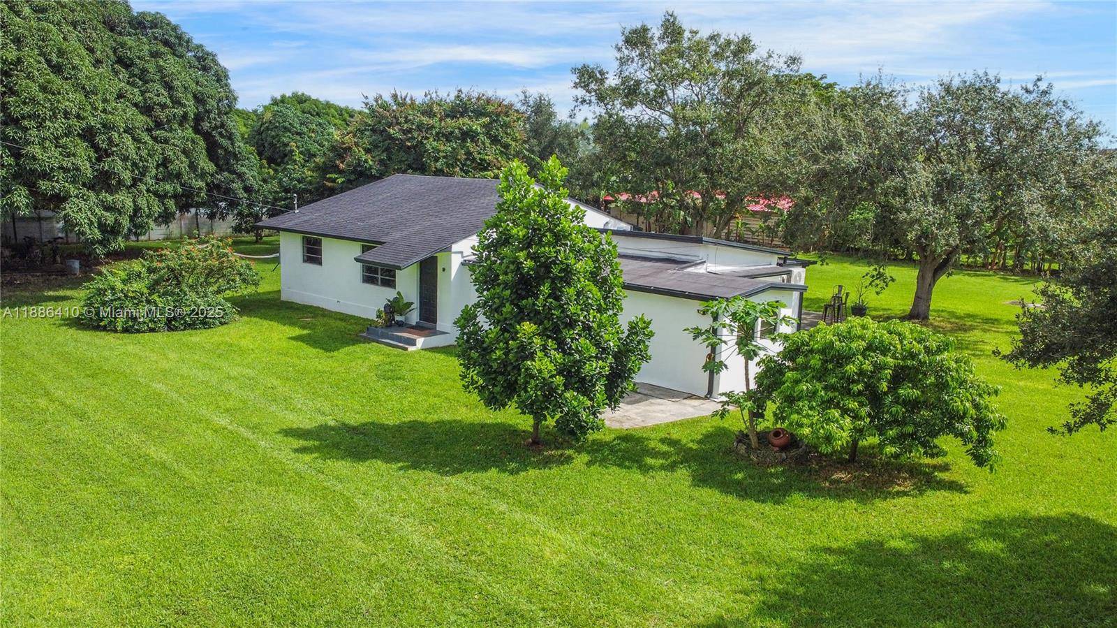Discover this unique 1 acre property in the Redlands offering both comfort and opportunity.