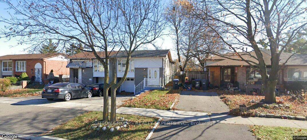 Welcome to this well maintained bungalow situated in one of Mississaugas most desirable neighbourhoods.