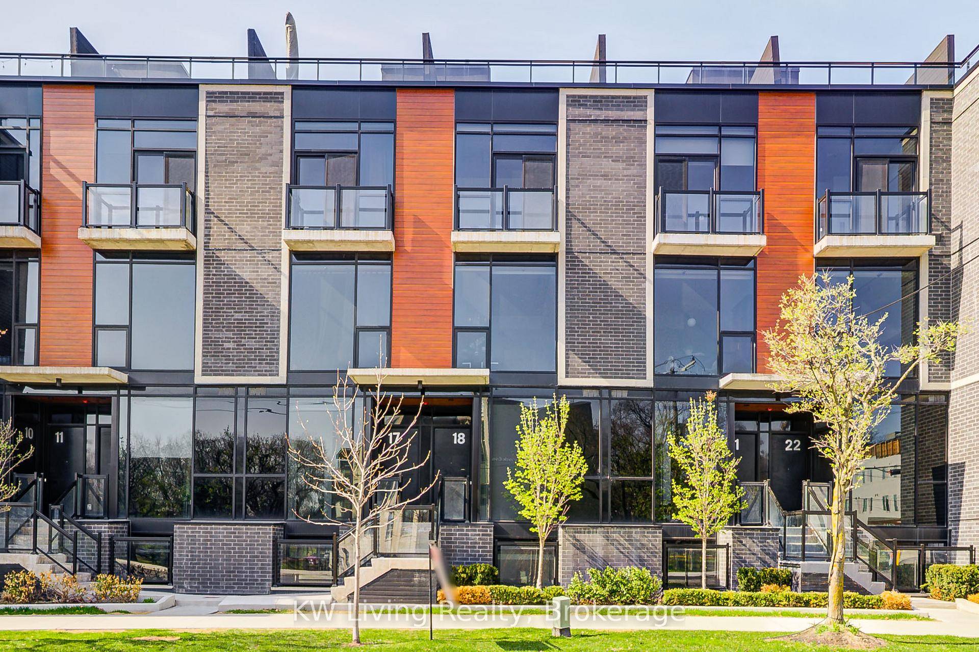 Welcome to this Luxury amp ; High End 2Bed 2 Bath town Home At The Prestigious Bayview Village.