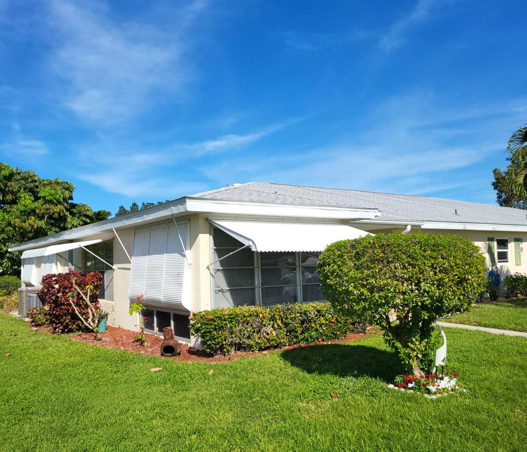 End unit villa 2 bedroom, 2 bath with private front and rear entrances.