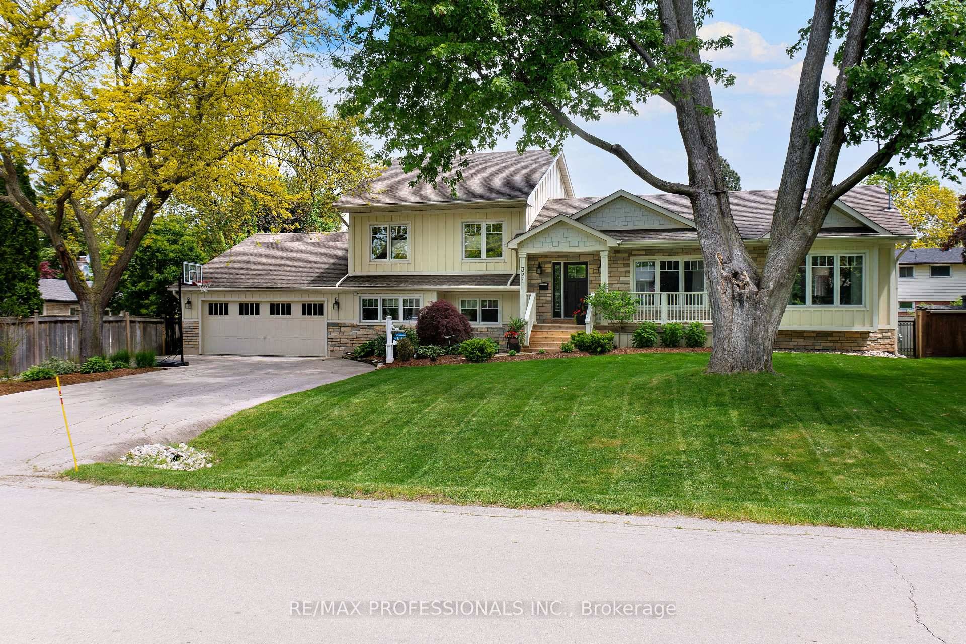 Simply Must Be Seen ! 100 Foot Frontage 4 Car Garage 6 Car Driveway Parking The Minute You Step Onto This Property You'll Realize How Special It Is.
