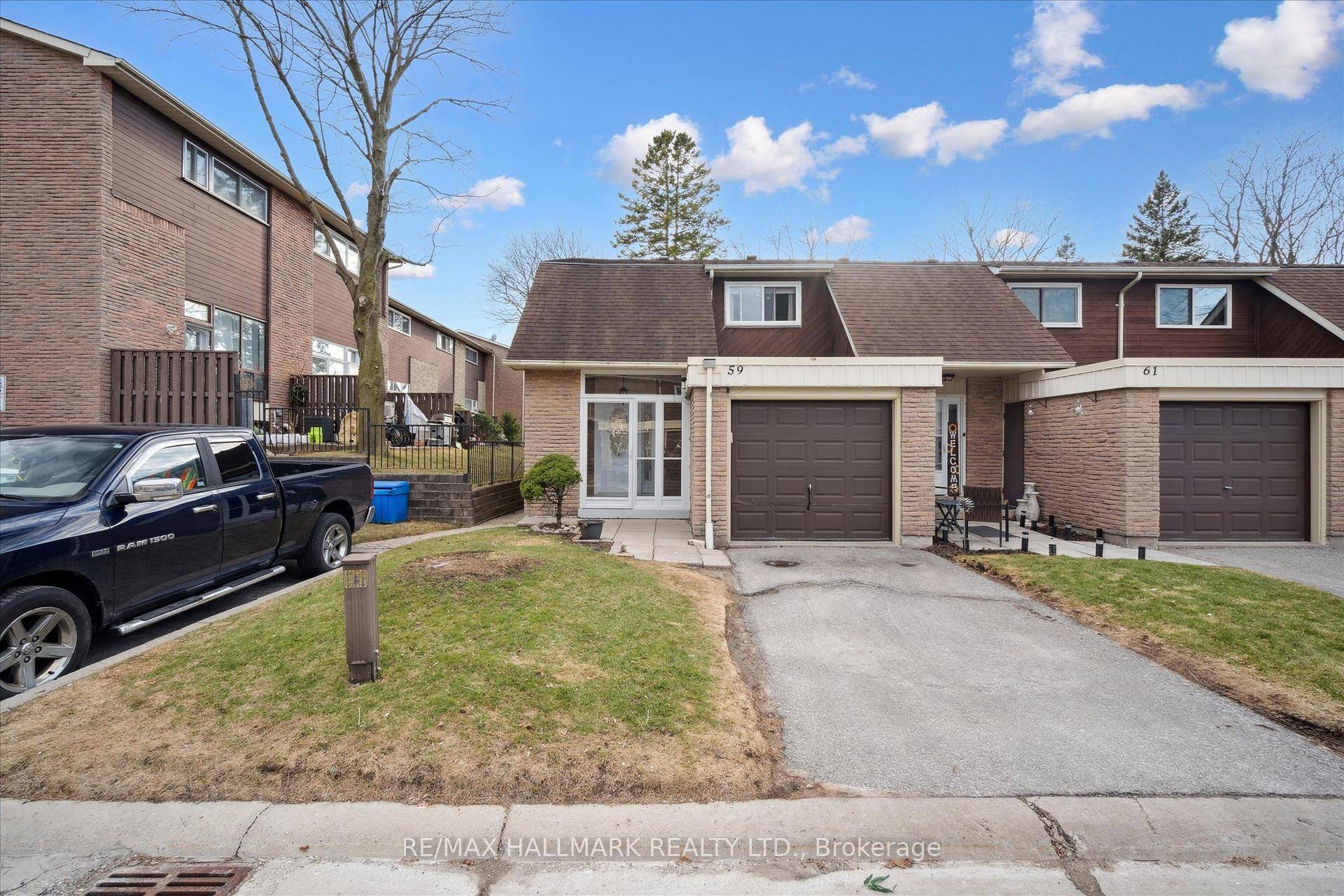Welcome to Scarborough's highly sought after, gated community of Seven Oaks !