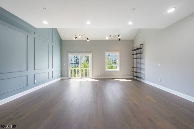 LUXURY 2 BED 2. 1 BATH TOWNHOUSE IN CHARMING NEW PROVIDENCE COMMUNITY CLOSE TO EVERYTHING !