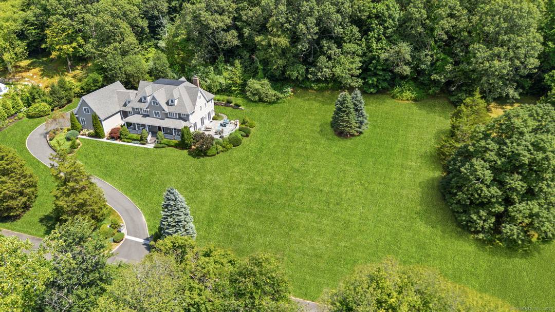 Attractive Price Adjustment on this Quintessential New England Retreat in Redding, CT Welcome to 2 Longwood Drive, an exquisite property providing an idyllic lifestyle amidst natural beauty.