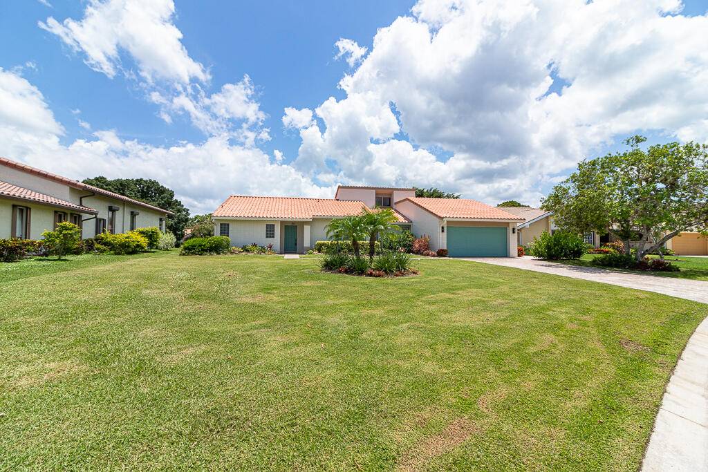 Gorgeous Lake View Stunning 4BR Home in Gated Golf Community Updated Move In Ready !