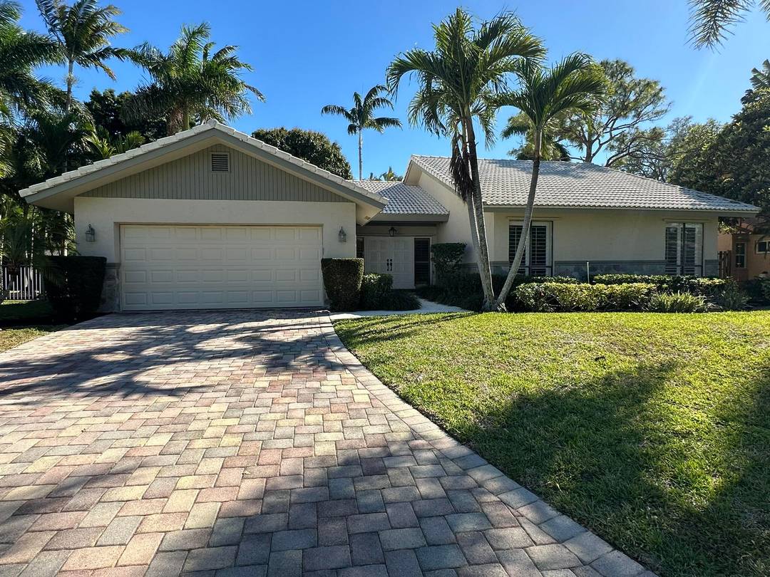 Move in Ready, No HOA Approval process, located in the much sought after Timbercreek neighborhood in A rated public school district, close to private schools, Pine Crest, St Andrews, Lynn ...