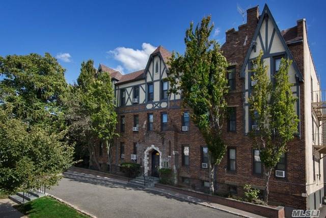 Estate style. Lynbrook Village.