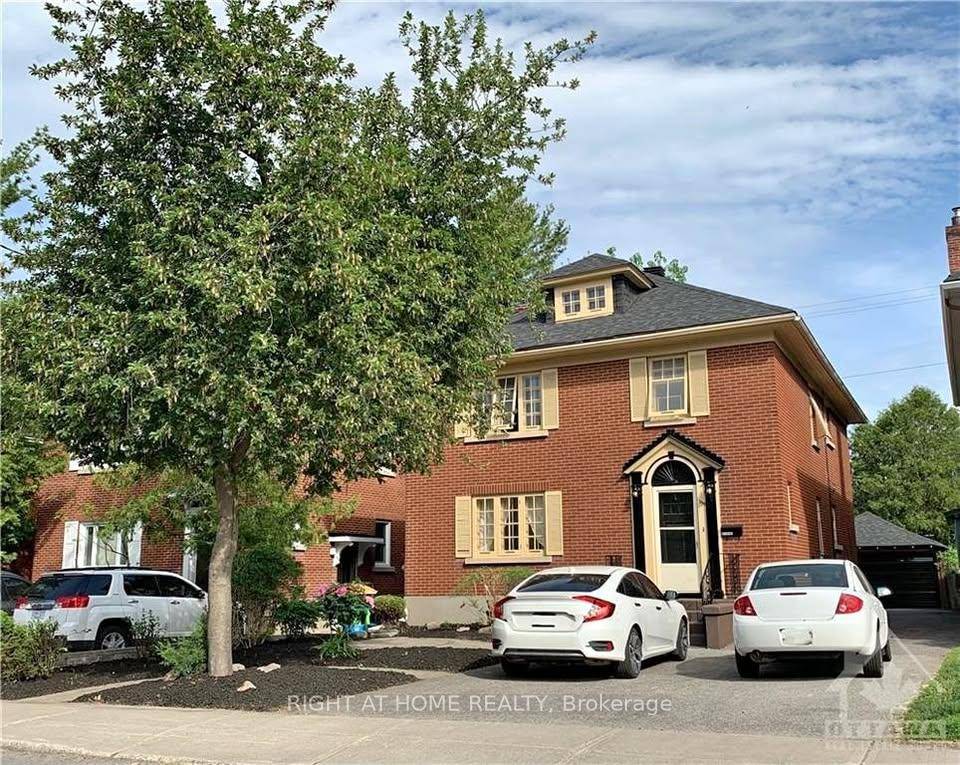 Superb location nestled between Bronson and Bank Street, in the heart of the Glebe, near Dows Lake and Carleton University.