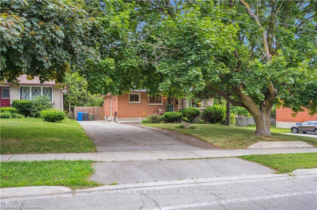 Excellent rental opportunity in a convenient location close to all amenities.