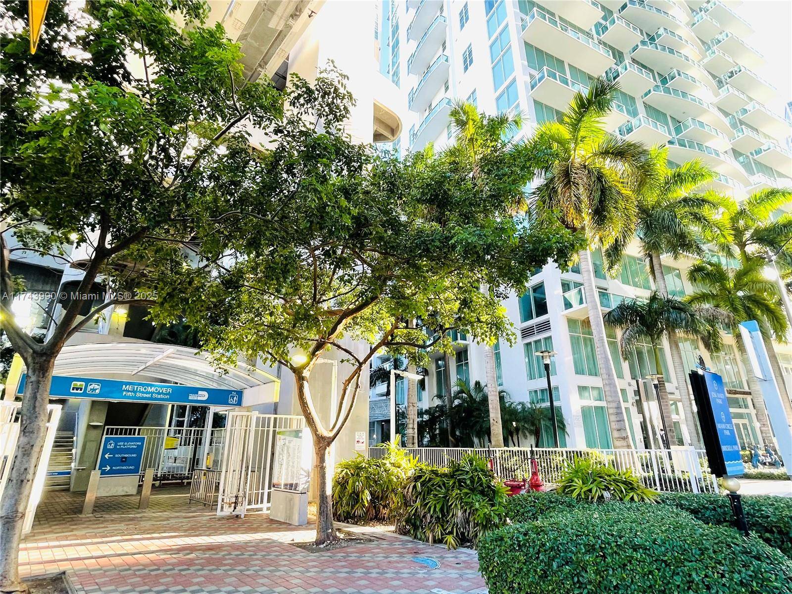 Experience elevated urban living in this stunning 2 bedroom den, 2 bathroom loft at Brickell on the River South, offering 1, 500sq ft of bright, open space with soaring ceilings ...