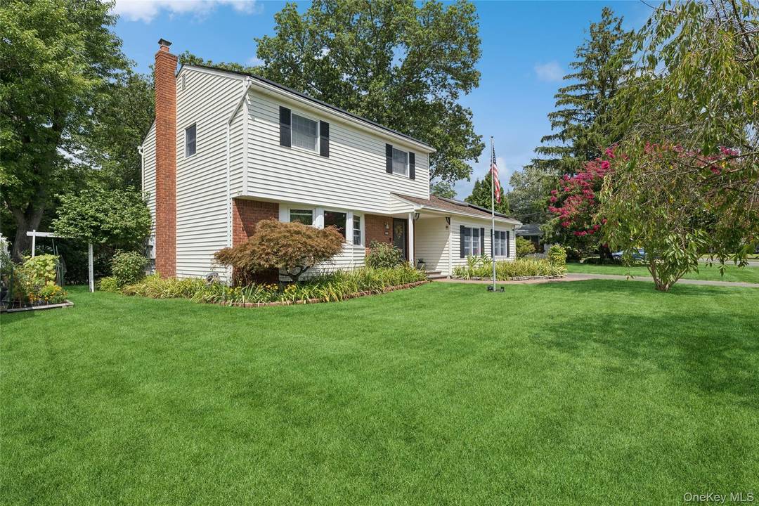 MAGNIFICENT BUILDERS MODEL 4 BEDROOM 2 FULL BATH COLONIAL, LOCATED IN THE MOREWOOD ESTATES AREA, WITH TOTAL PRIVACY BACKS UP TO NATURE PRESERVE, UPDATED EAT IN KITCHEN, FORMAL LIVING ROOM ...