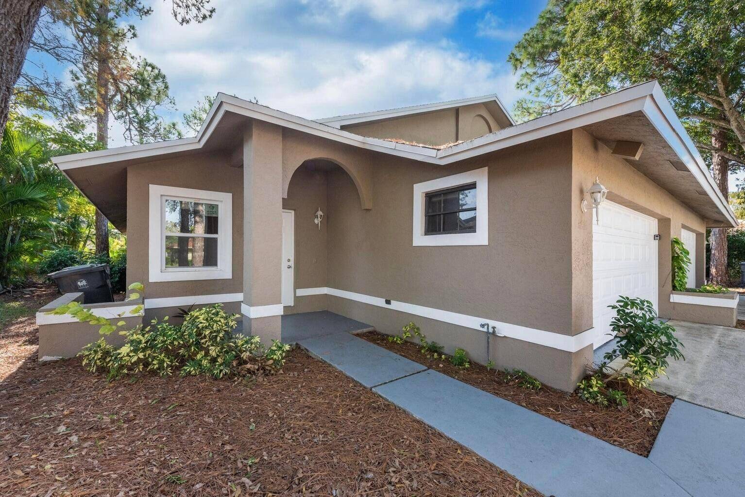 Unique opportunity ! Stunning duplex for sale featuring a total of 6 bedrooms and 4 bathrooms, perfect for large families or investors !