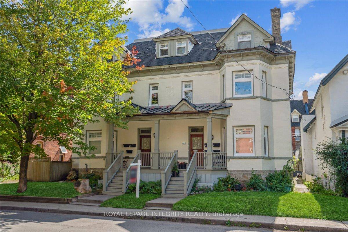 Welcome to this stunning, fully renovated third floor 2 bedroom, 1 bathroom unit in the heart of Sandy Hill.