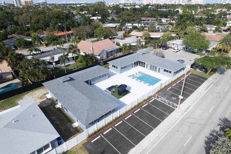 Thriving Airbnb Multi Family Compound in Wilton Manors.