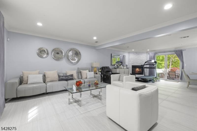 Just Listed 279 Nathan Ct, Cliffwood, NJ 07721Welcome home to this beautifully updated 4 bedroom residence built in 2009 and renovated in 2021 !