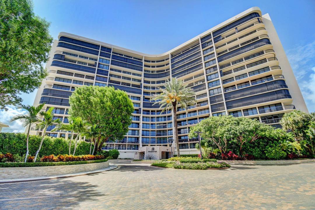 Wow ! Fabulous Intracoastal and ocean views from all rooms on this 15th floor 2 bedrooms, 2 baths, 2350 total sq ft residence.