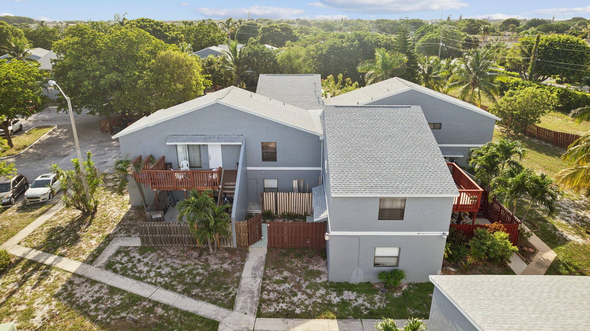 Charming 2 bedroom, 2 bathroom condo nestled in the heart of Boynton Beach.