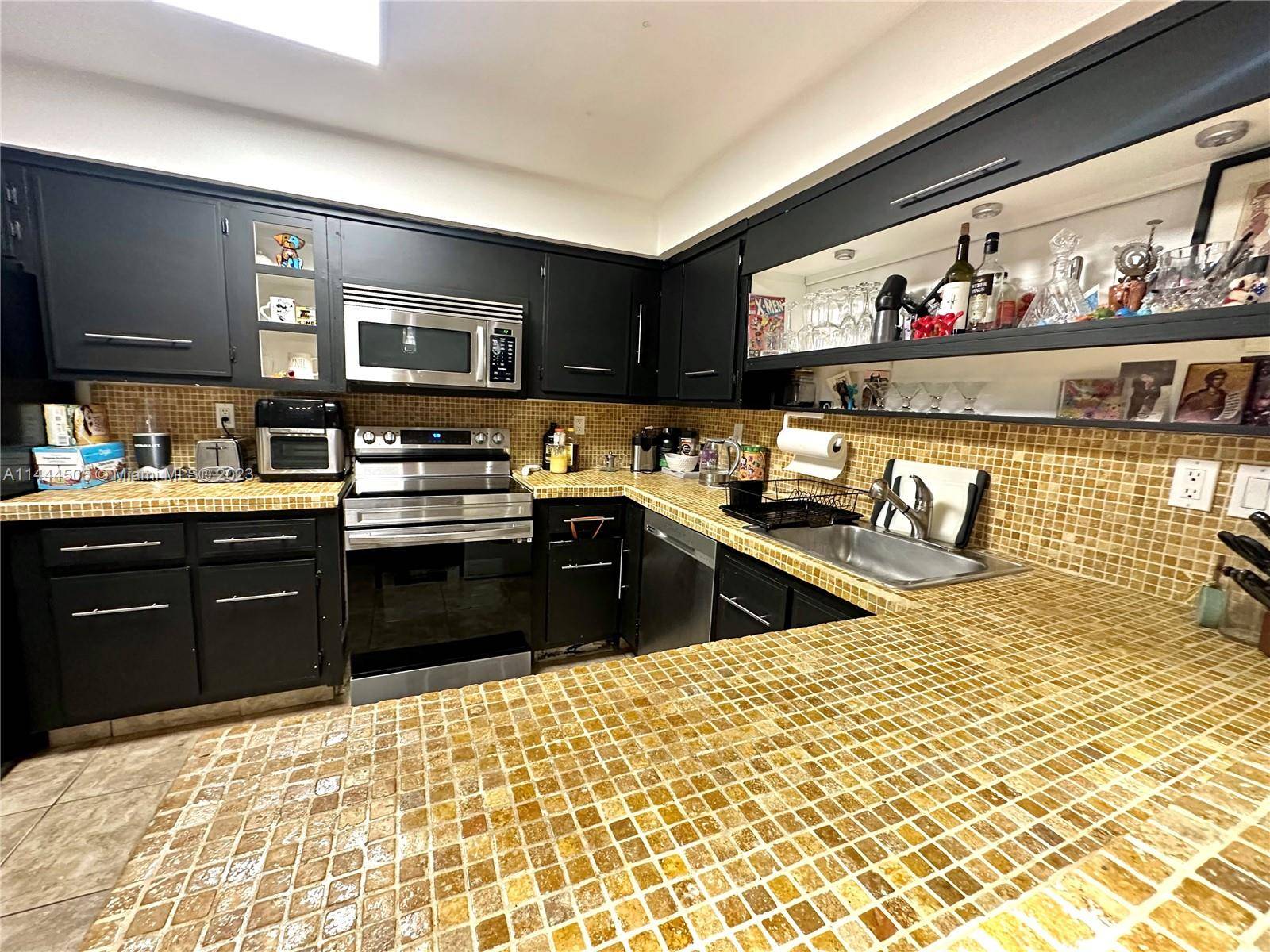Very desirable floor plan, 1 bedroom and a den with 1.