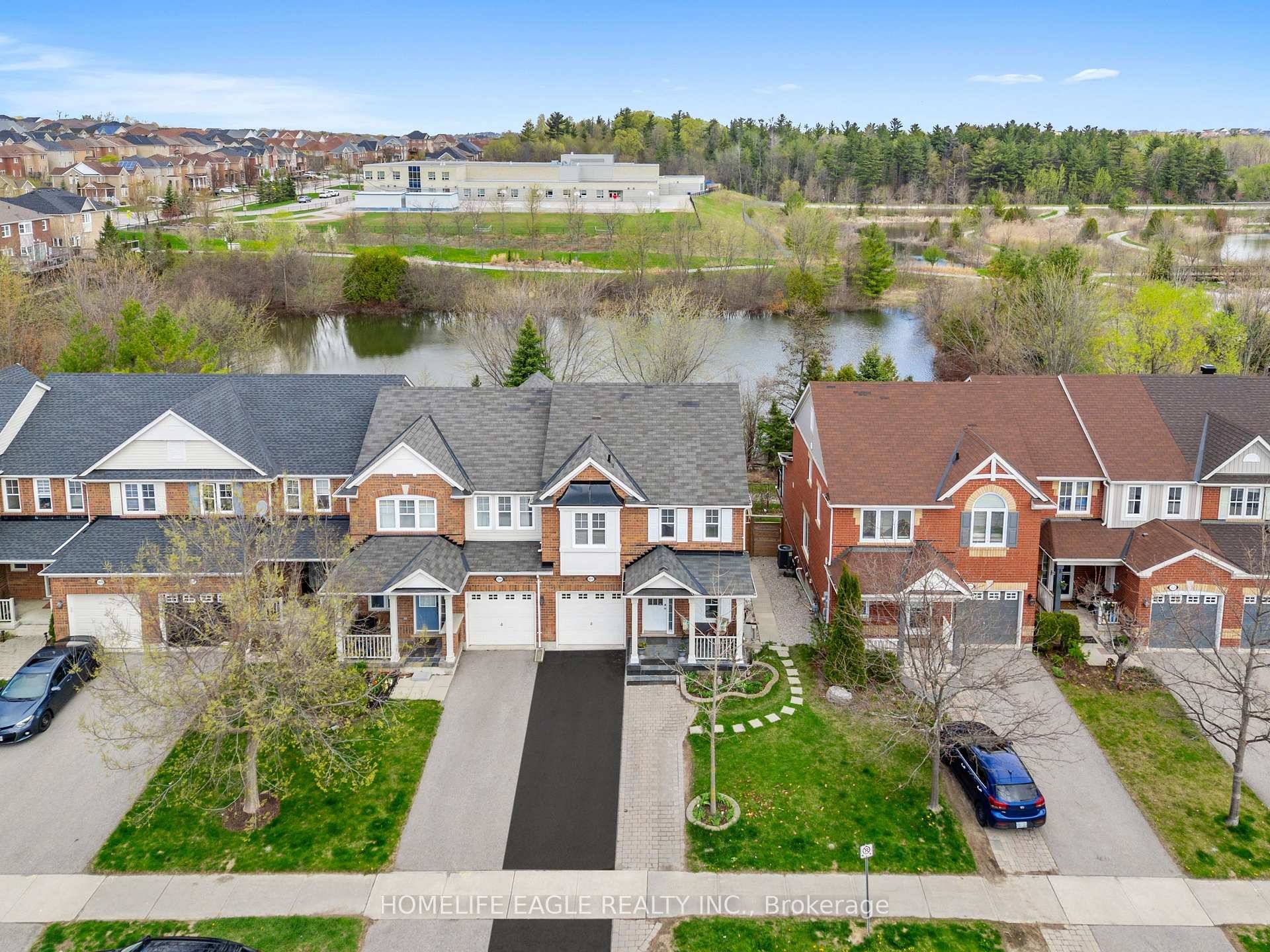 Perfect 3 1Bedrooms amp ; 4 Bathrooms Freehold End Unit Townhome Located In Newmarket's Prestigious Neighbourhood Woodland Hills Community Backing Onto A Pond And Trails Beautiful Curb Appeal W Brick ...