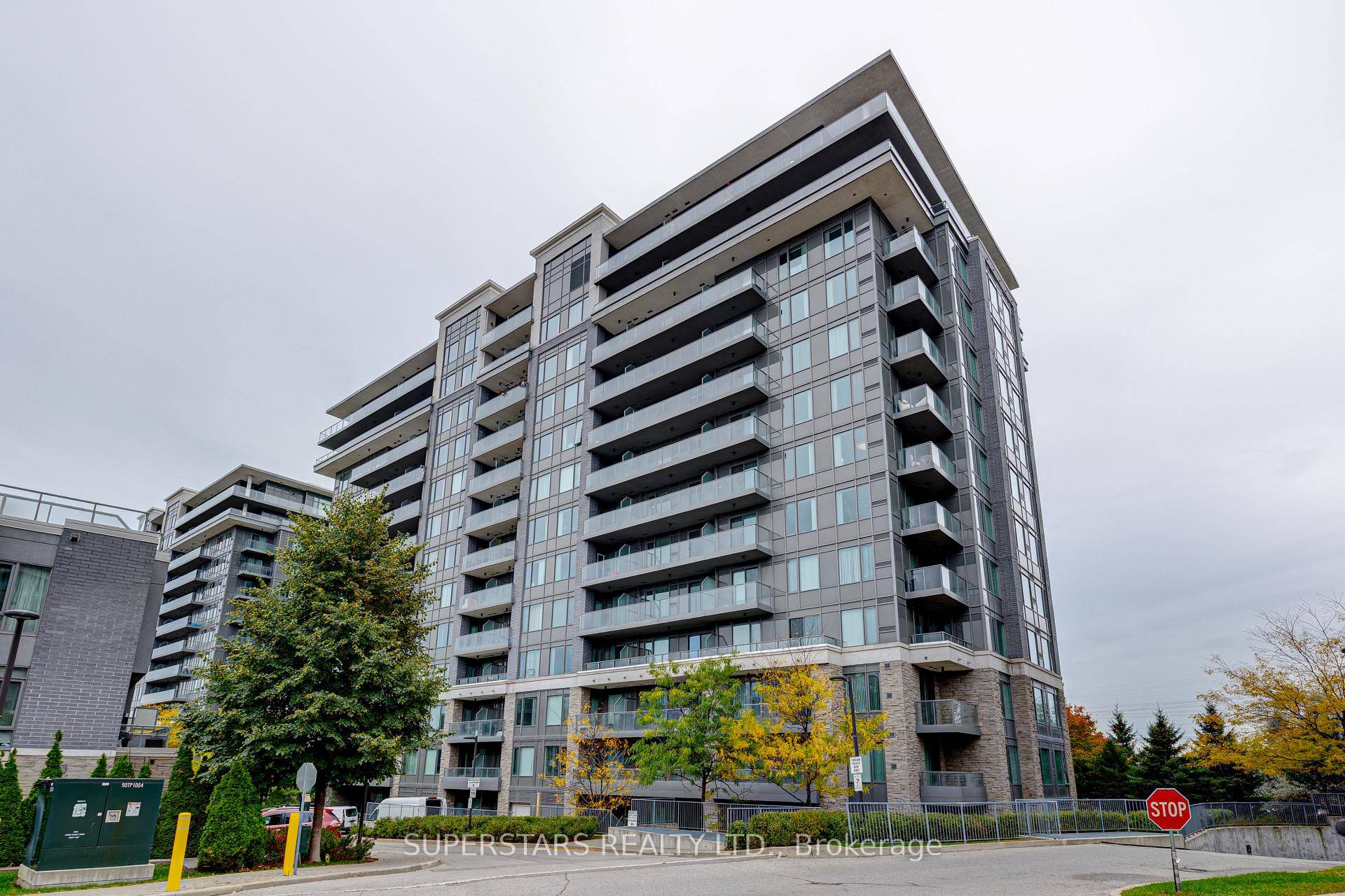 Welcome To This Exquisite Penthouse Suite In Eden Park.