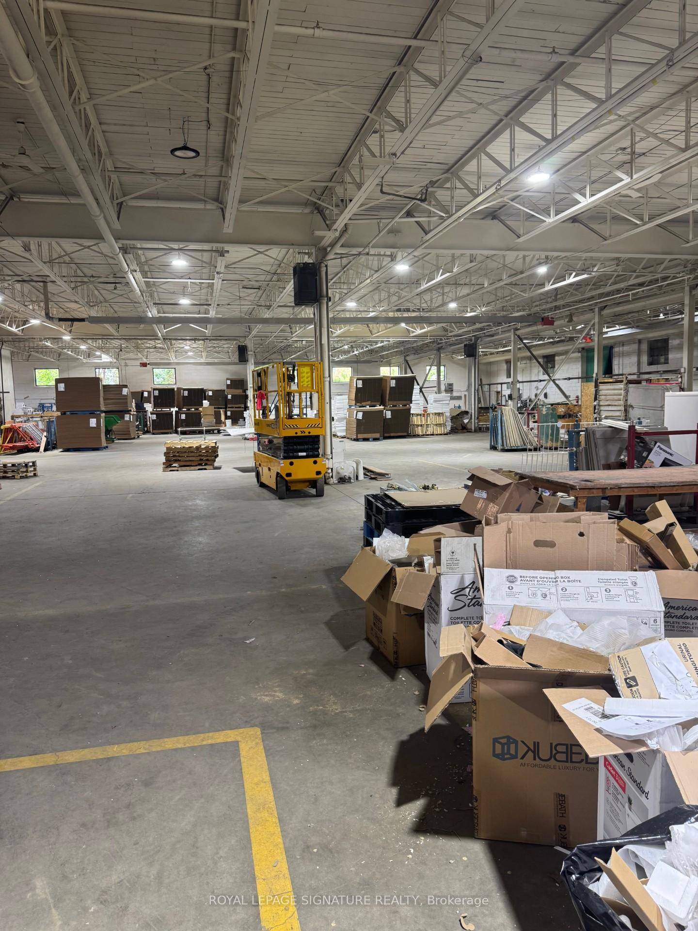VERY CLEAN WAREHOUSE SPACE.