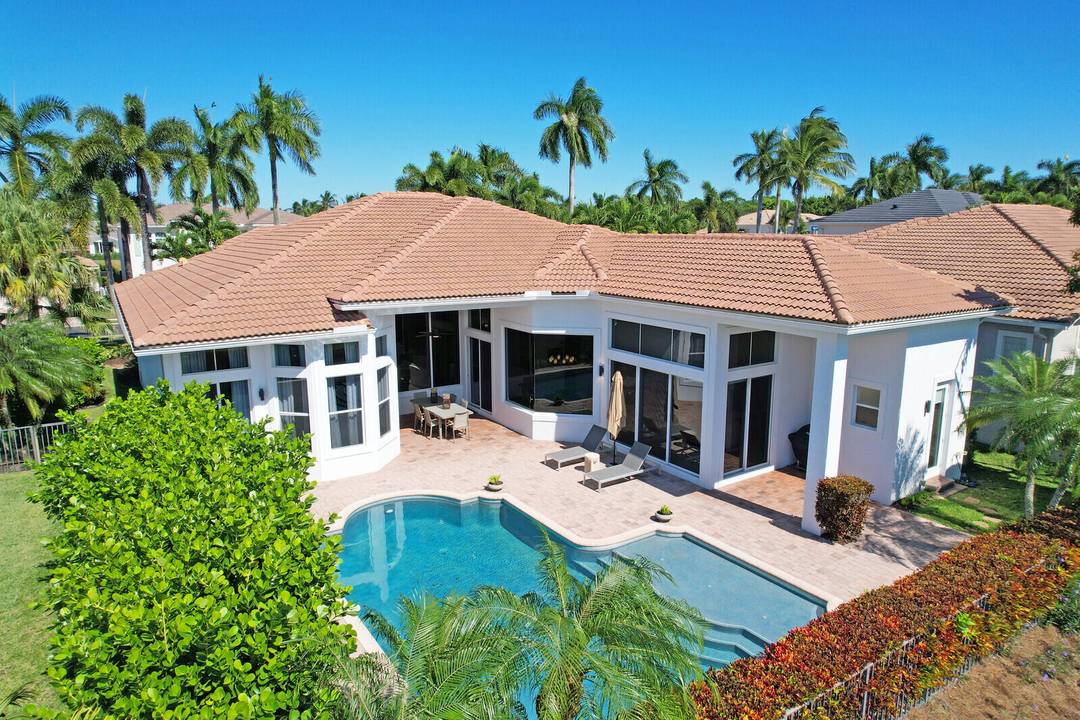 GREAT OPPORTUNITY TO RESIDE IN EXCLUSIVE FRENCHMANS RESERVE WITH A FULL GOLF MEMBERSHIP !